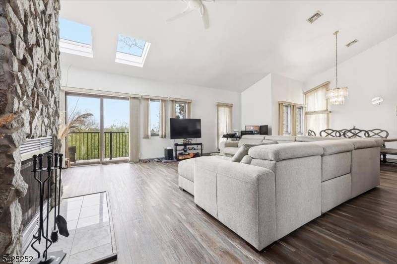 52 Adams Terrace, Clifton City, NJ 07013