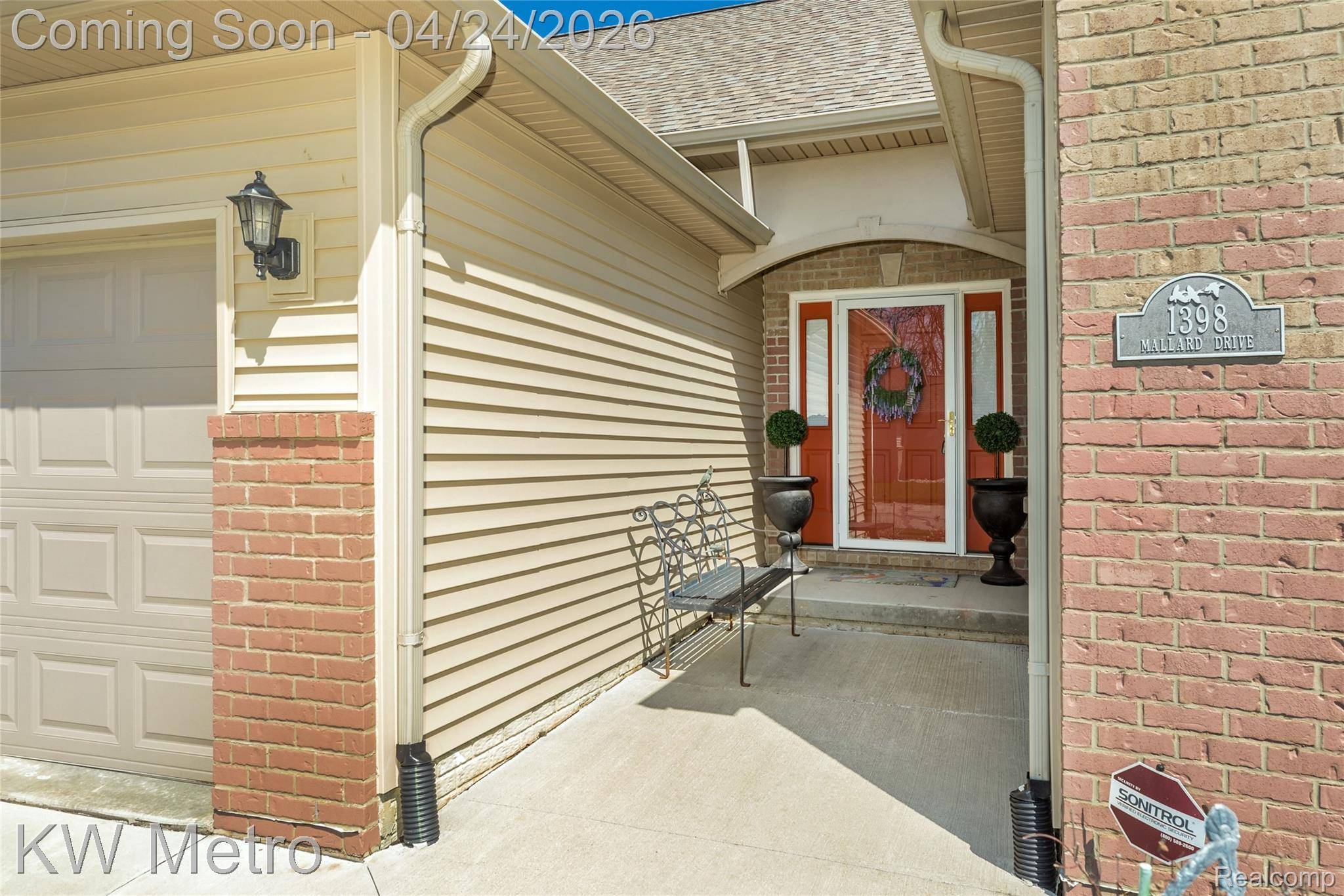 1398 Mallard DR, Burton, MI 48509