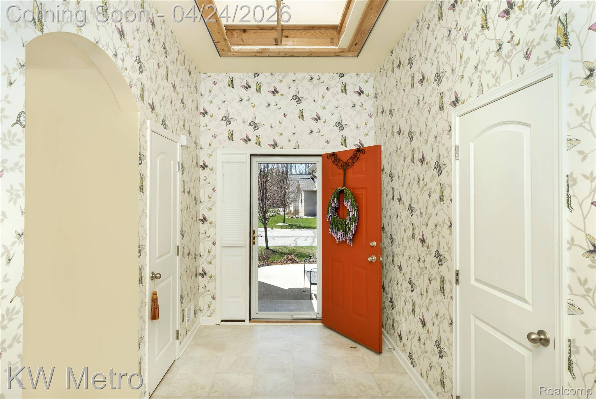 1398 Mallard DR, Burton, MI 48509