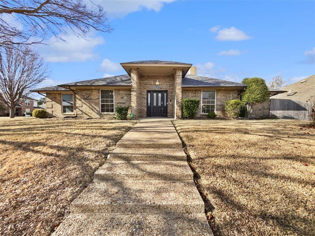 401 Kenshire Drive, Benbrook, TX 76126