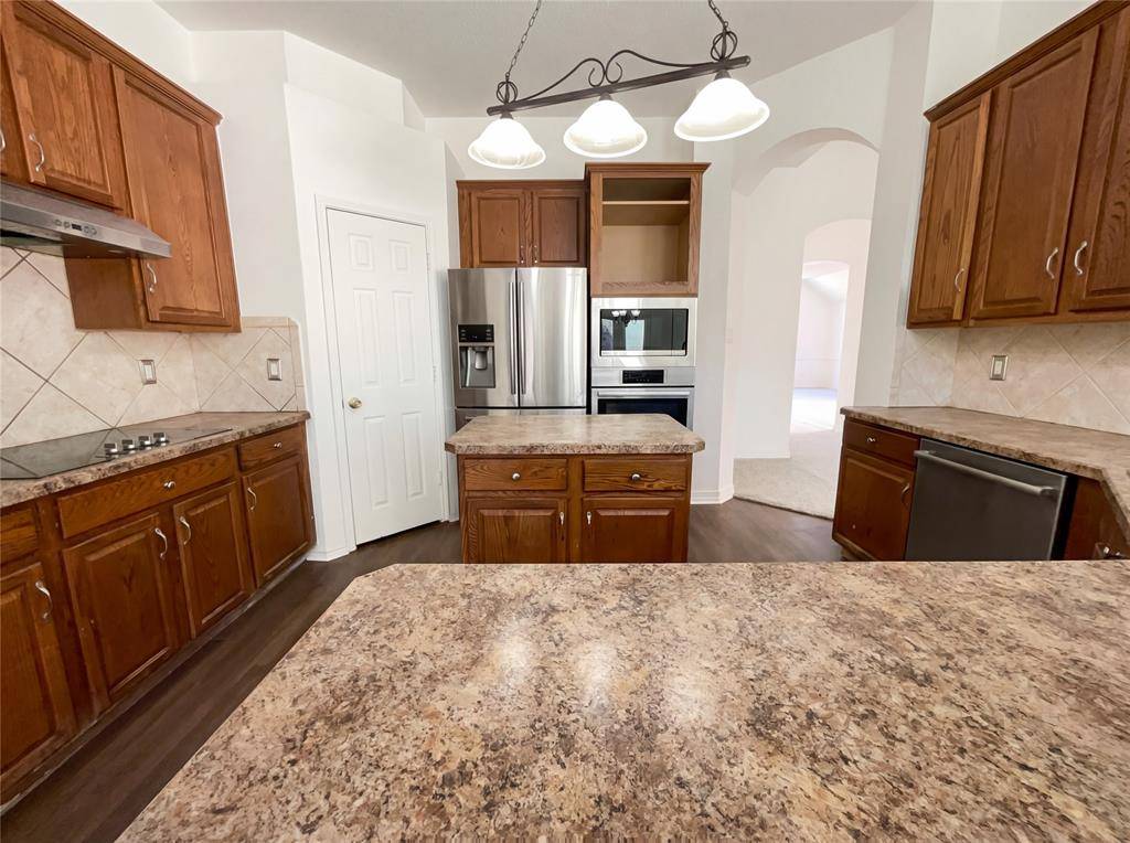 8329 Cedarcrest Lane, Fort Worth, TX 76123