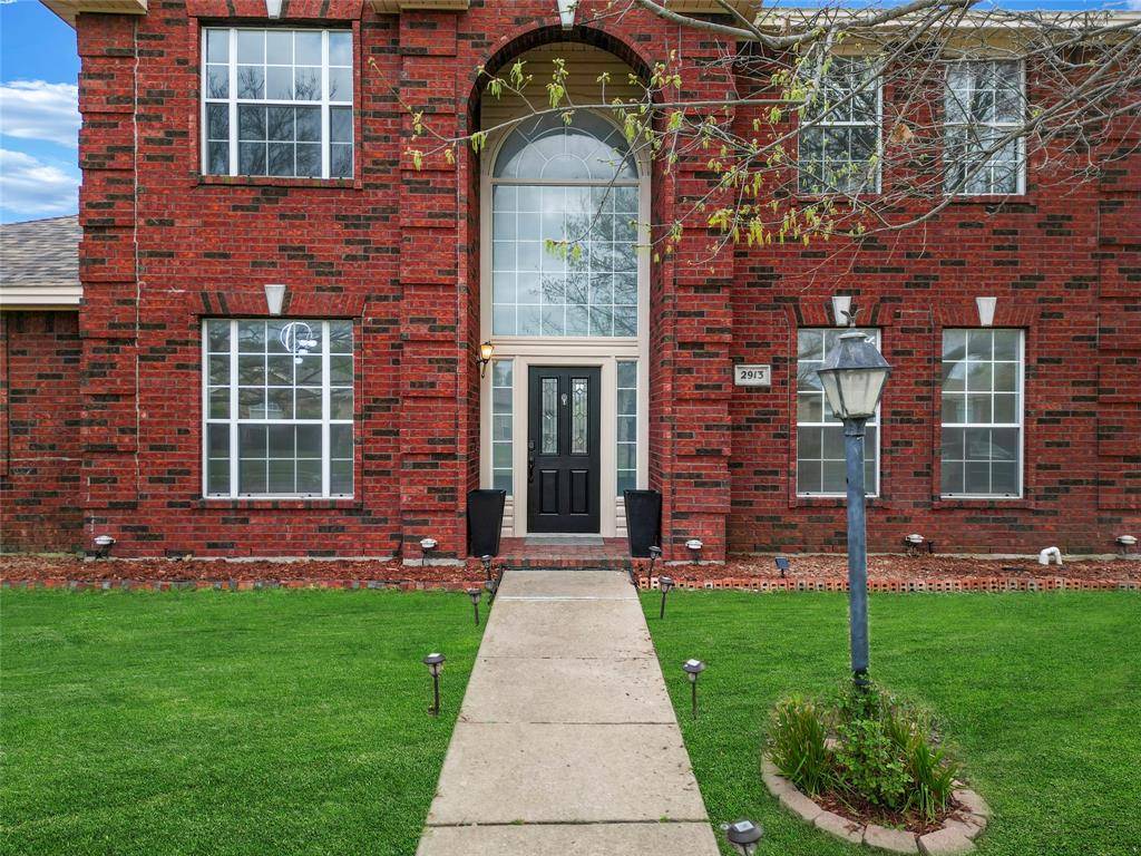 2913 Spartacus Drive, Grand Prairie, TX 75052