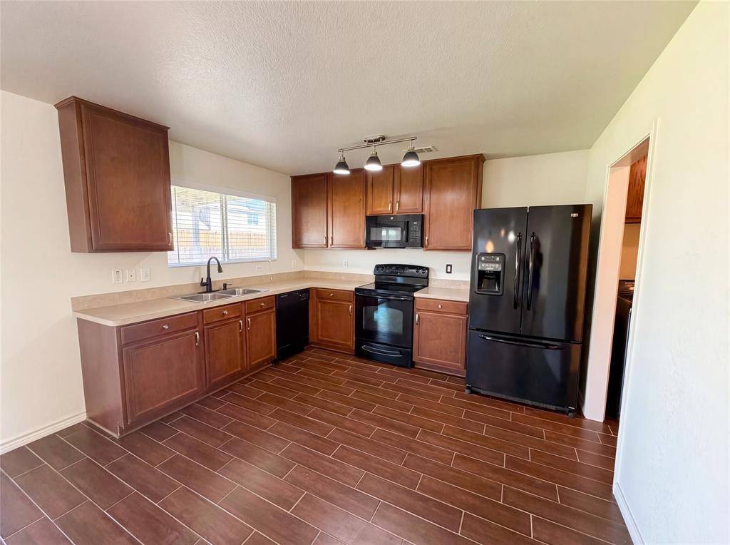 2027 Pine Knot Drive, Heartland, TX 75126