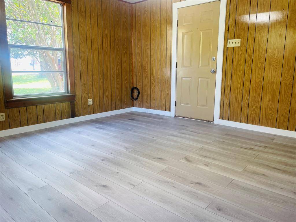 202 5 Points Road, Waxahachie, TX 75165