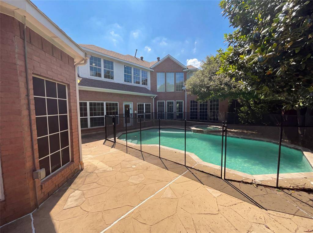 2400 Creekview Drive, Plano, TX 75093