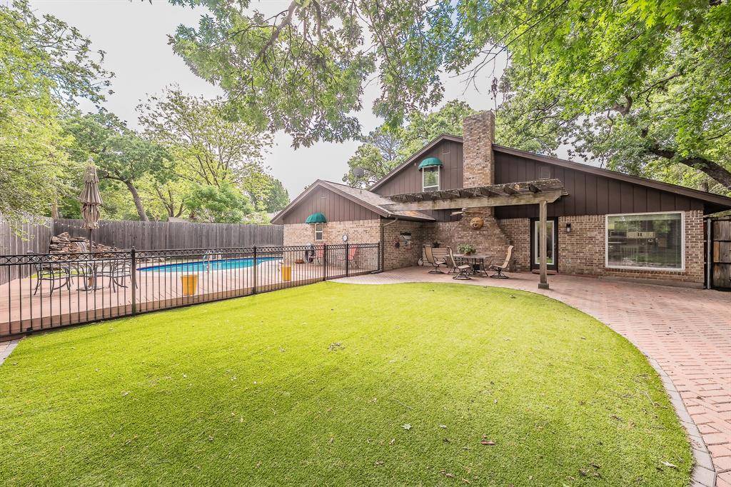 2003 Edgebrook Court, Arlington, TX 76015