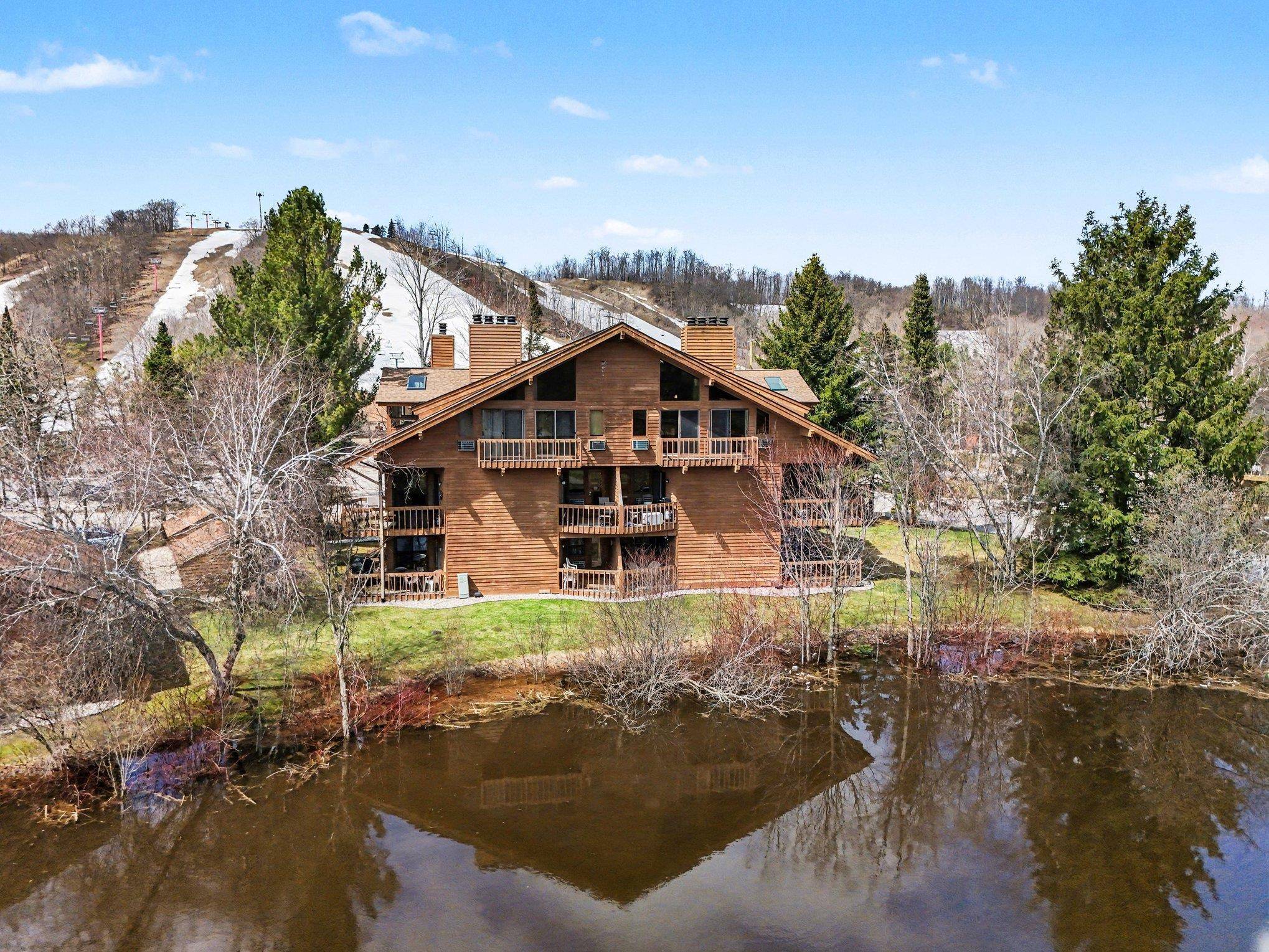 6520 Schuss Mountain LN, Custer Twp, MI 49659