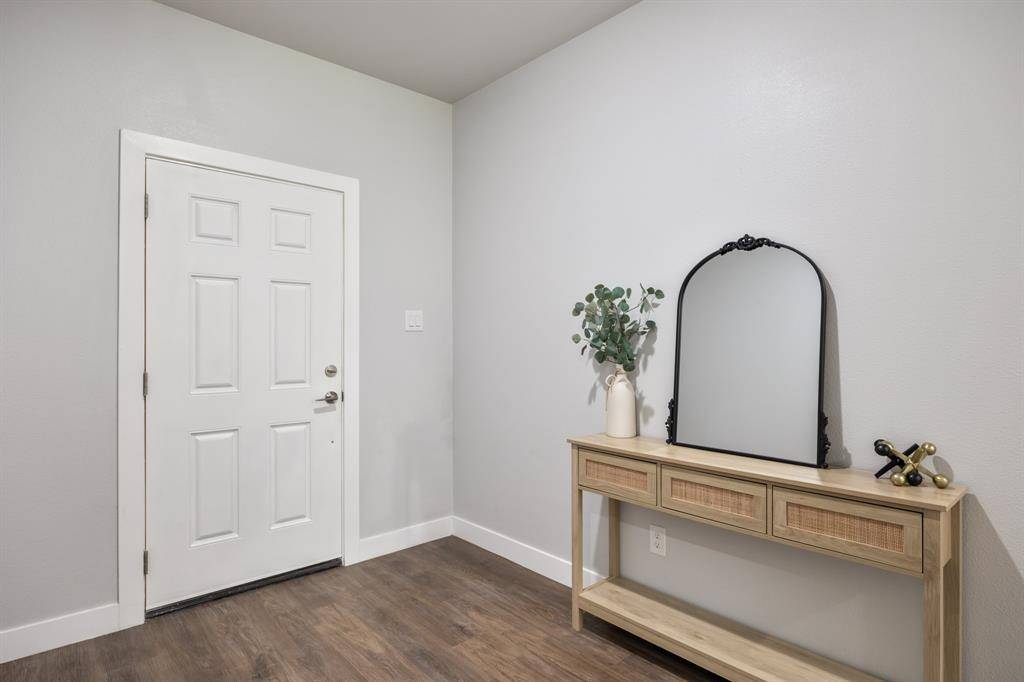 907 Elwood, Dallas, TX 75061