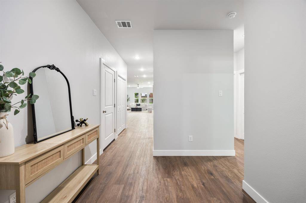 907 Elwood, Dallas, TX 75061