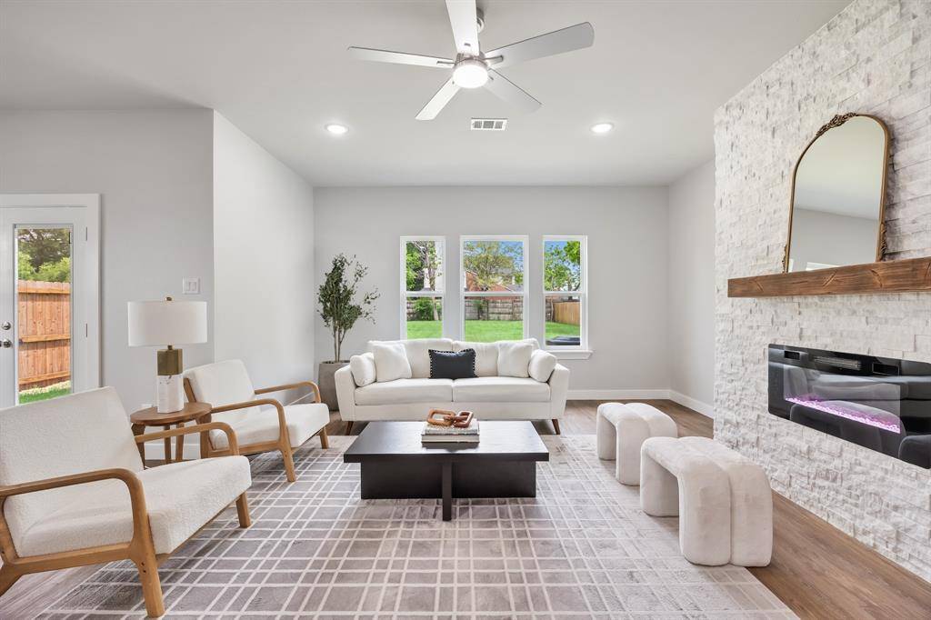 907 Elwood, Dallas, TX 75061