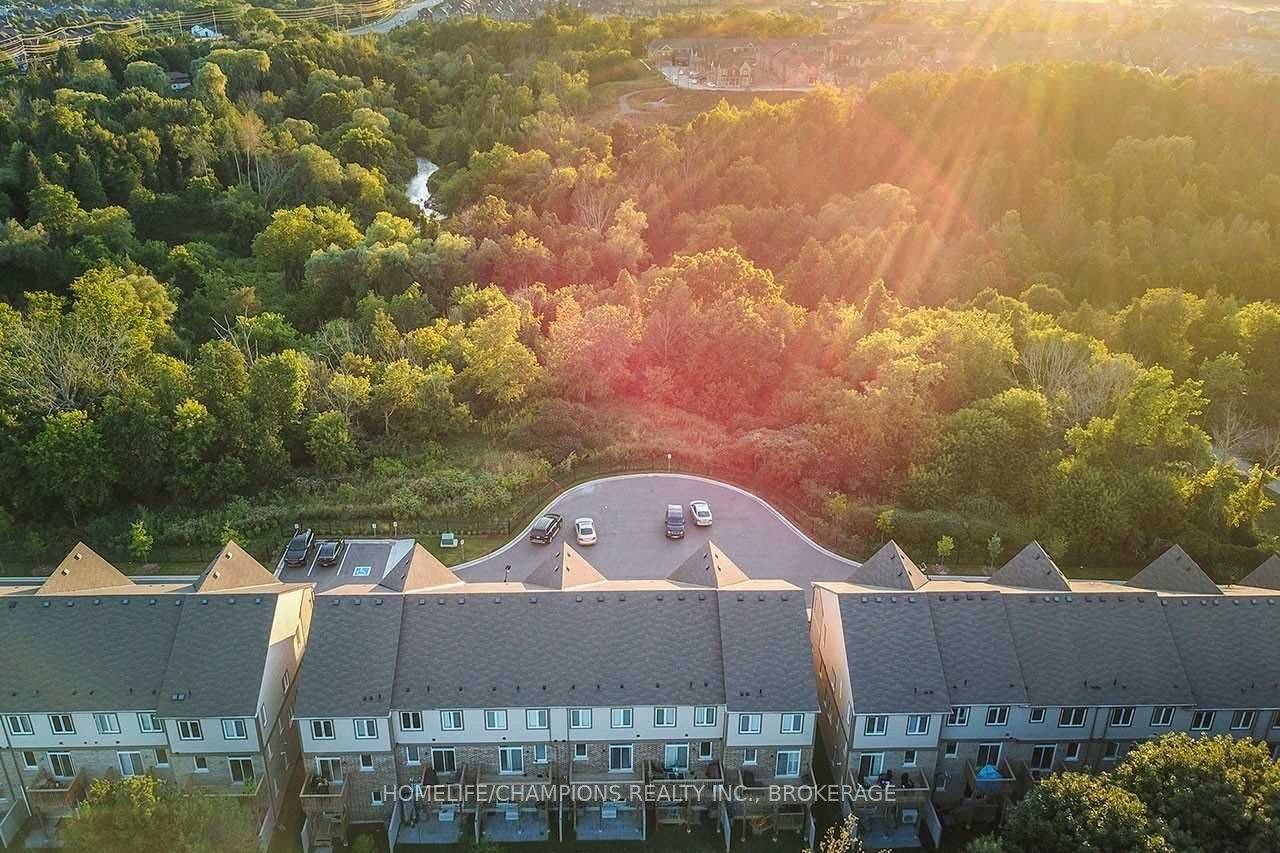 238 London LN, Ajax, ON L1T 0N5