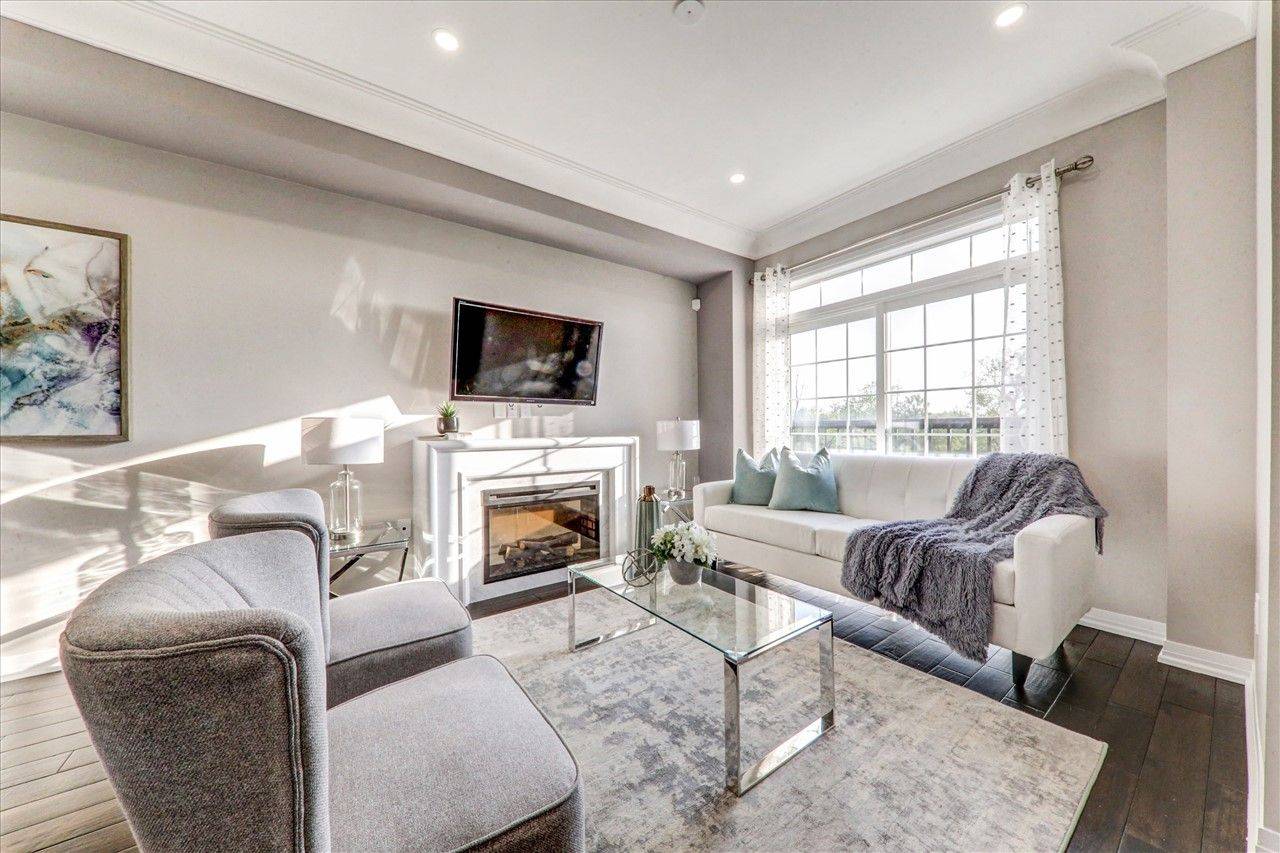 238 London LN, Ajax, ON L1T 0N5