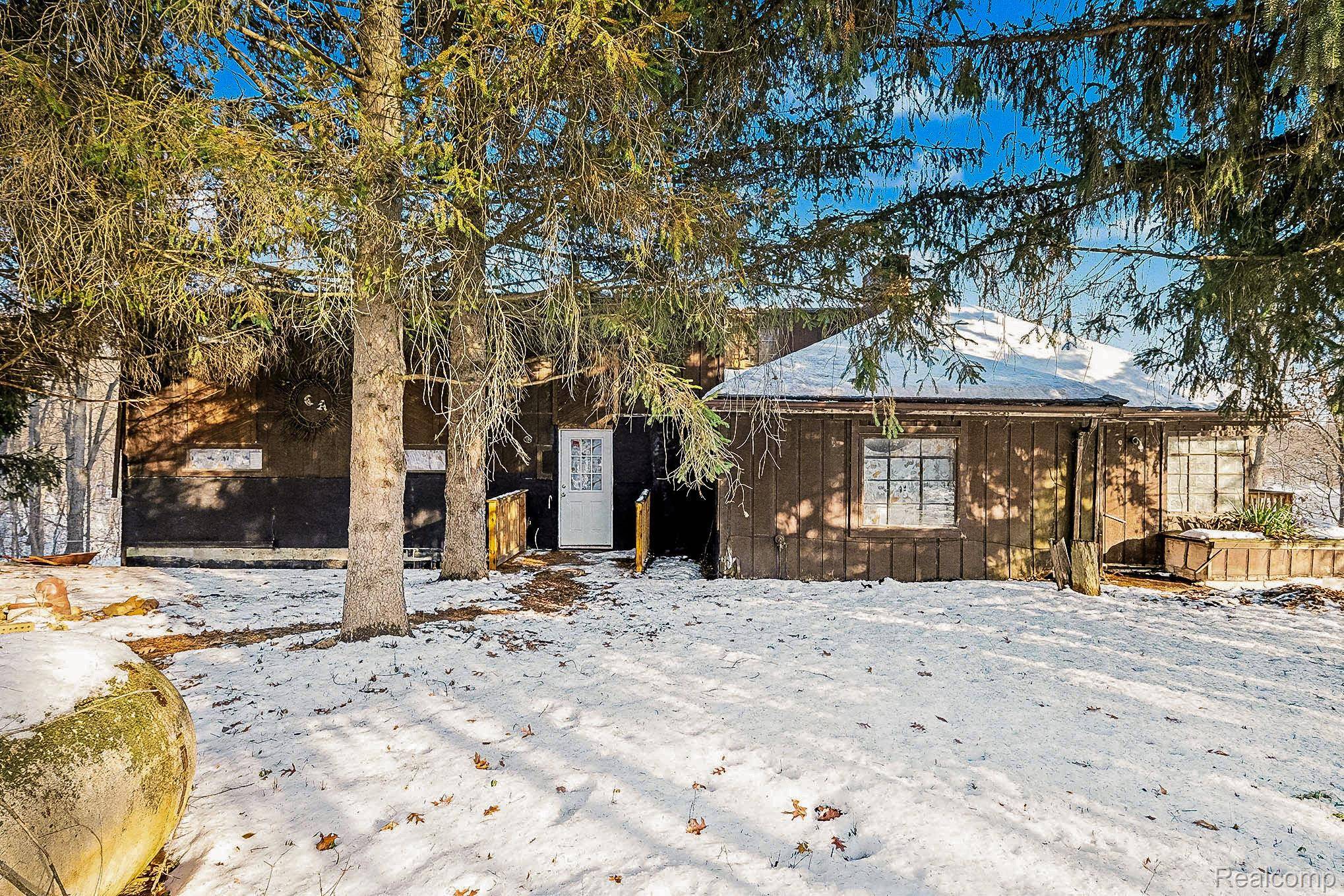 14325 Lakeshore DR, Holly Township, MI 48442