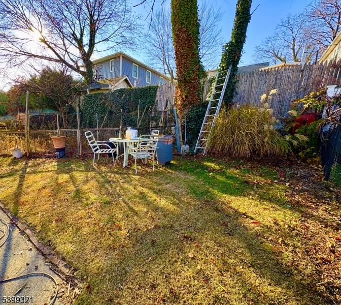 48 Sussex Rd, Bergenfield Boro, NJ 07621