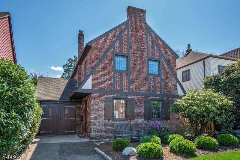 31 Windsor Rd, Clifton City, NJ 07012