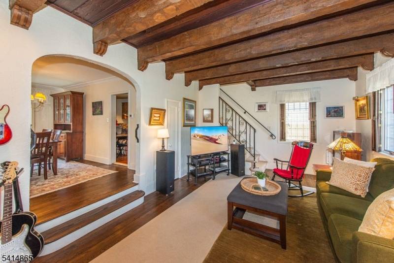 31 Windsor Rd, Clifton City, NJ 07012