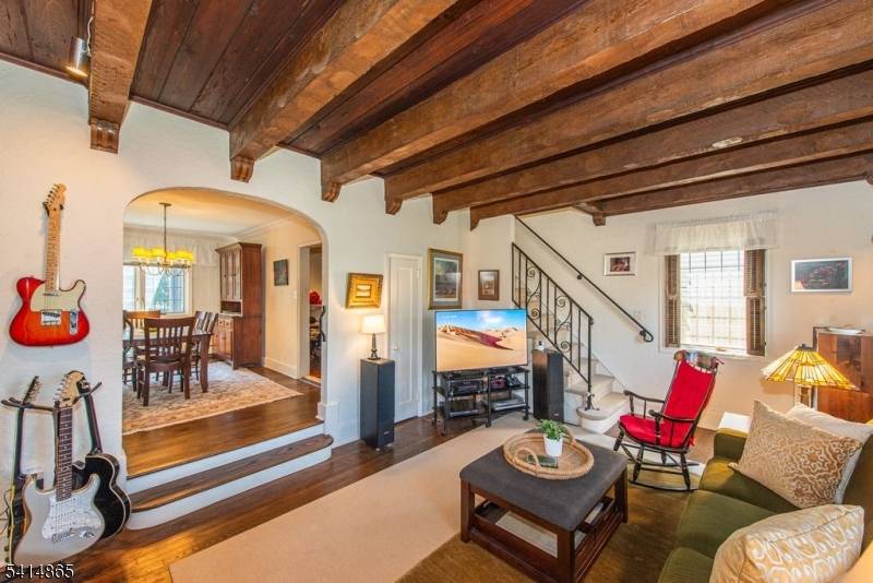 31 Windsor Rd, Clifton City, NJ 07012