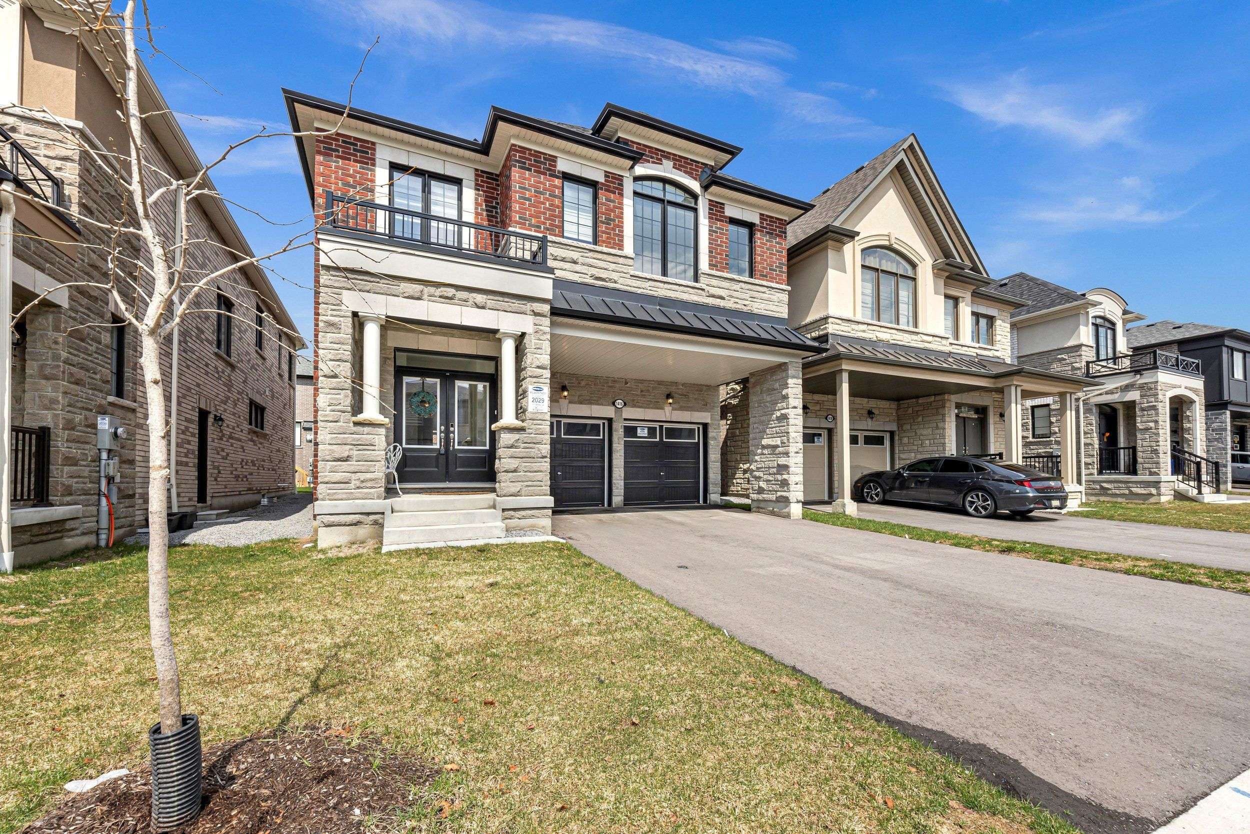 1416 Swallowtail LN, Pickering, ON L1X 0N8