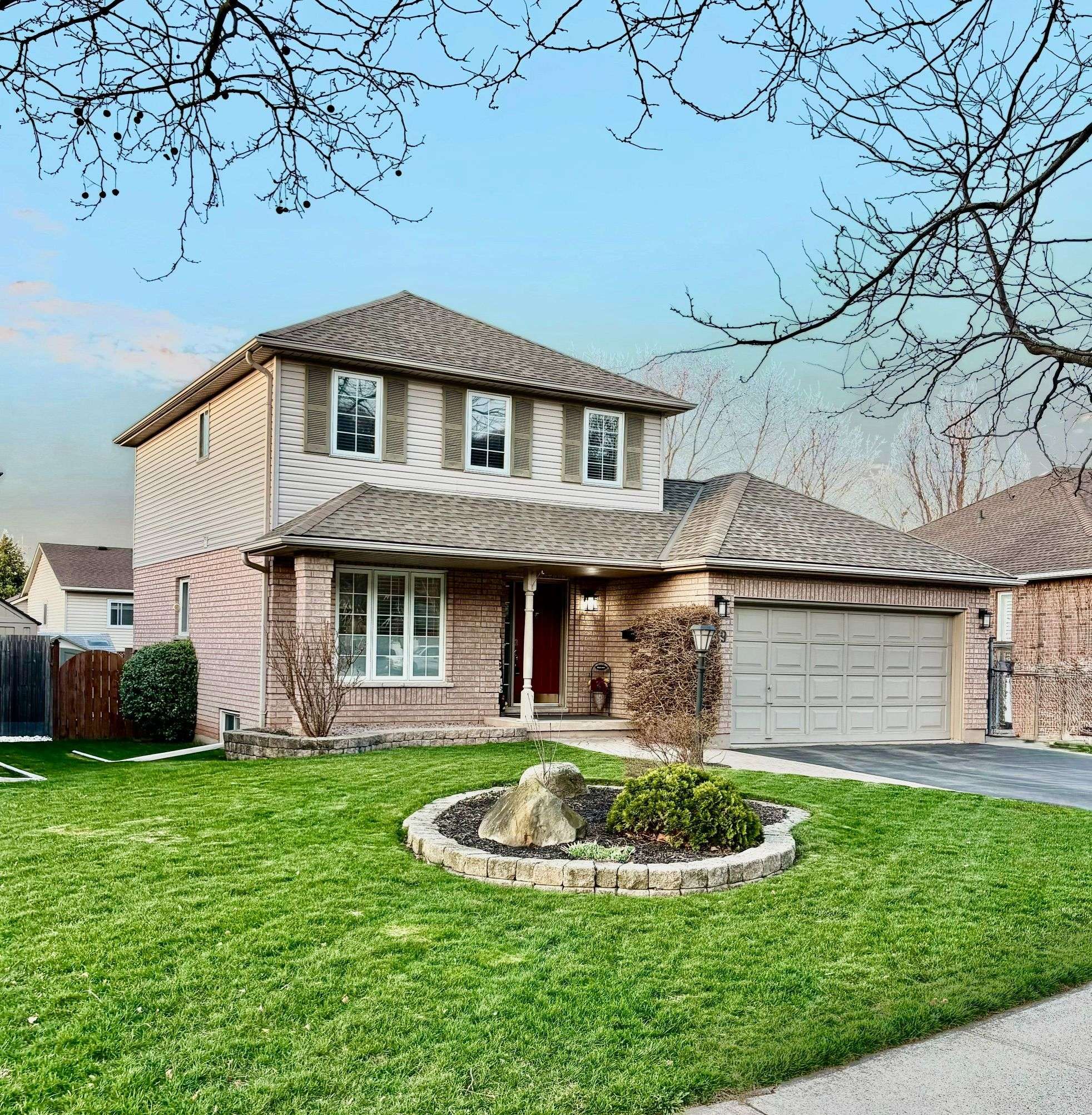 39 Colonial CRES, Grimsby, ON L3M 5H3