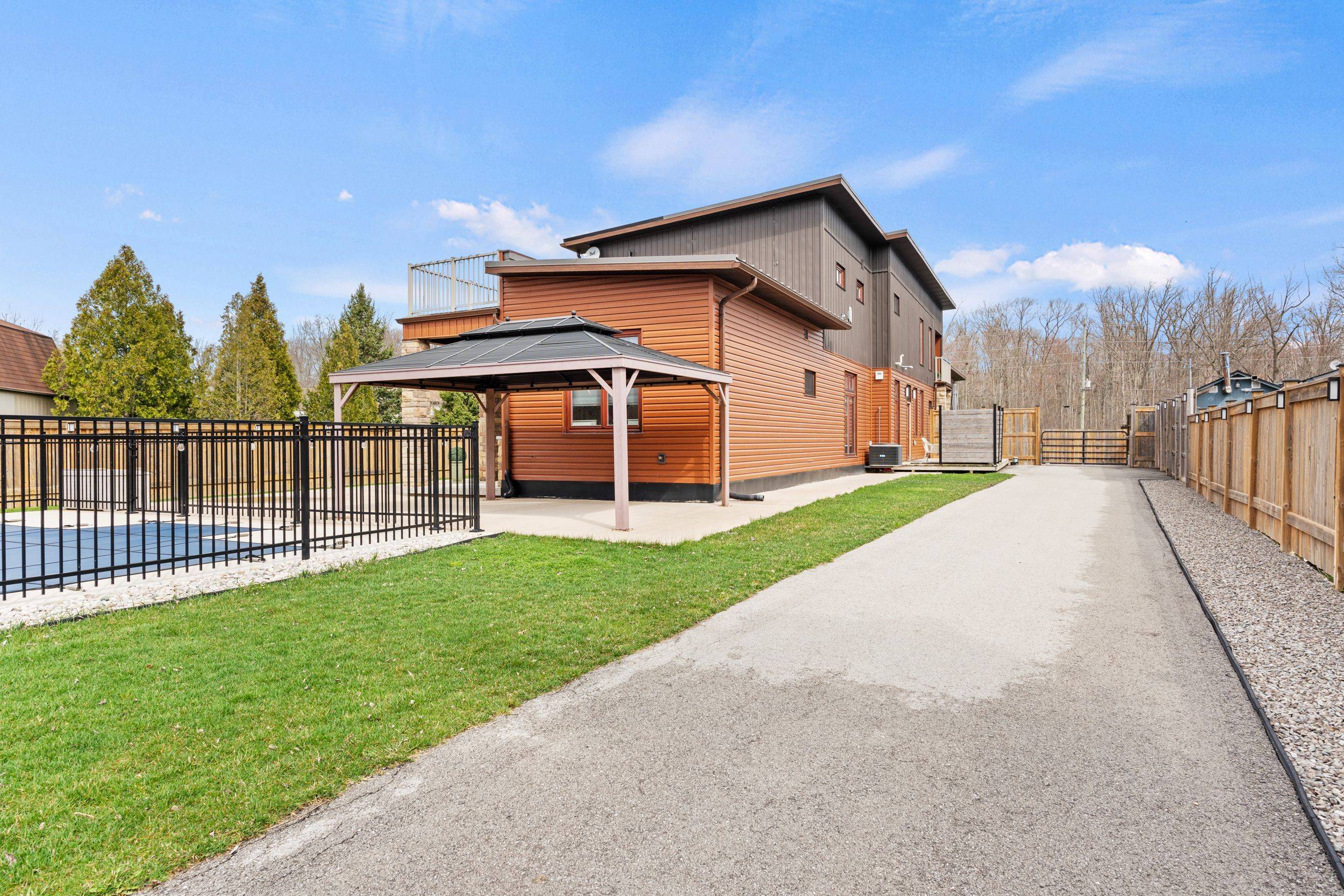 1887 DOMINION RD, Fort Erie, ON L0S 1N0