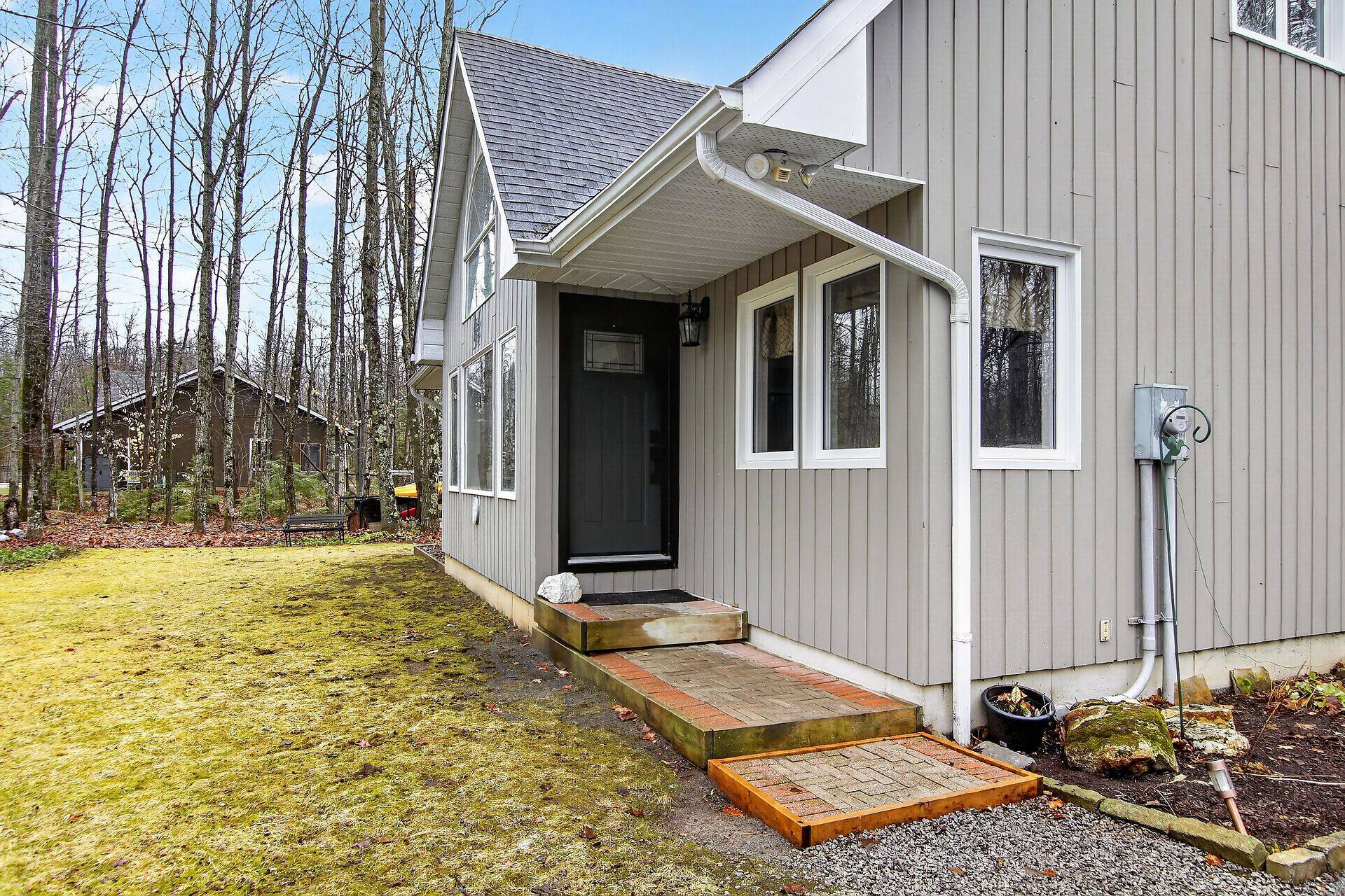 502 Tennyson RD, Drummond/north Elmsley, ON K7H 3C8