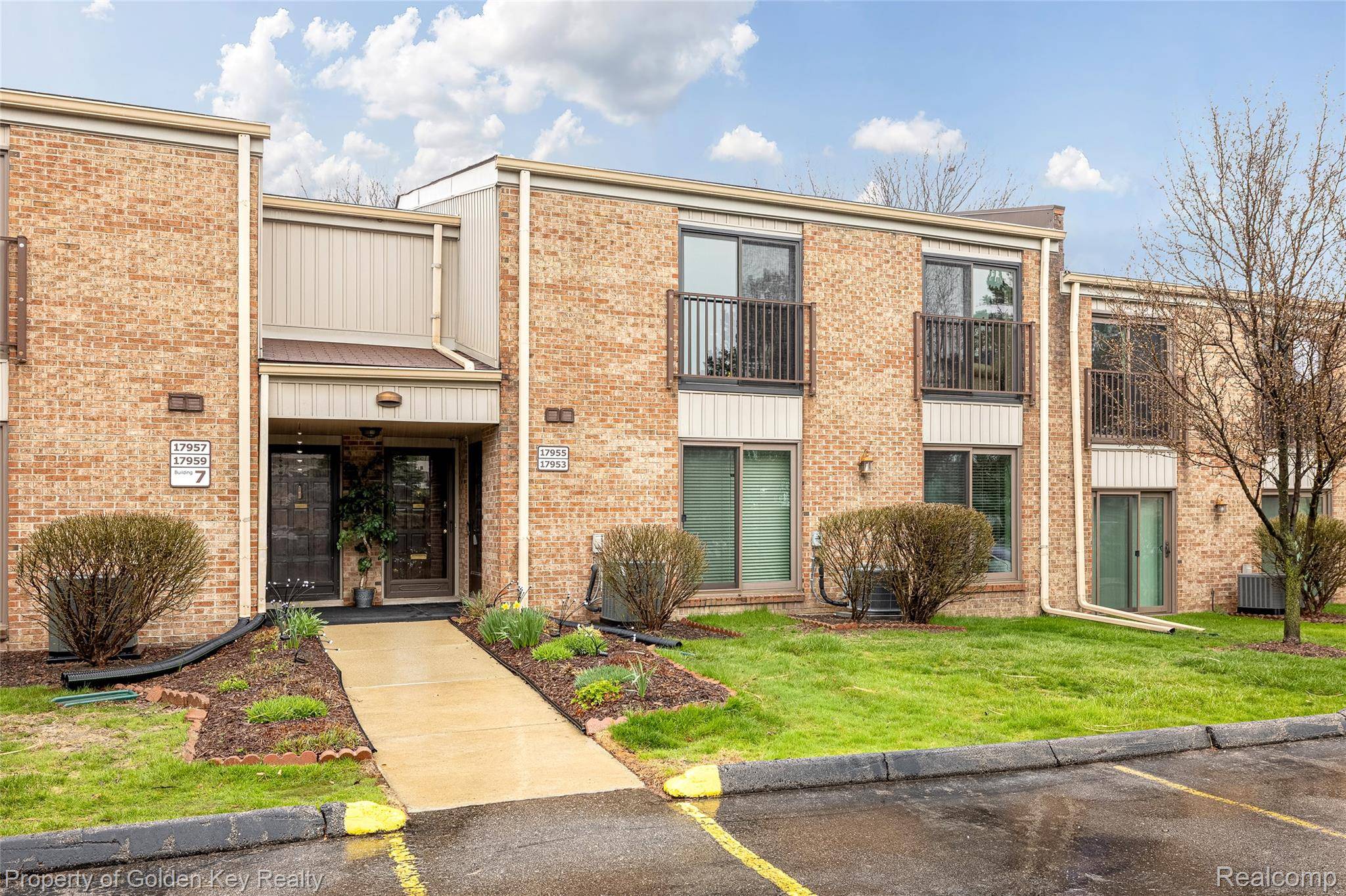 17953 University Park DR, Livonia, MI 48152