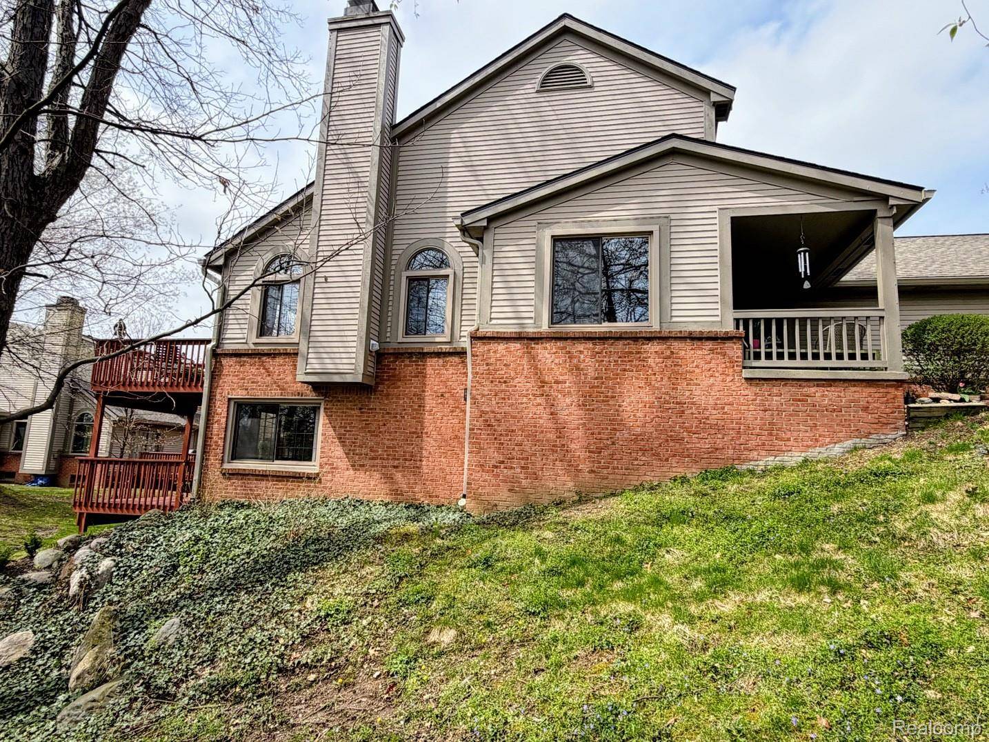 1033 Elmwood DR, Brightoncity_livingston, MI 48116