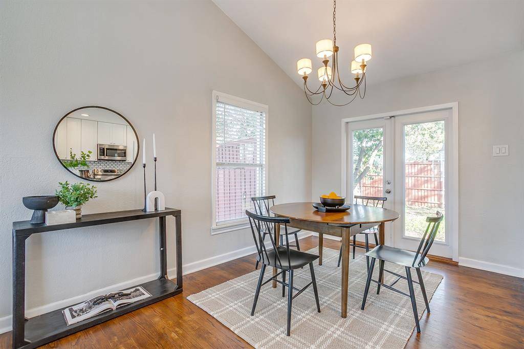 4231 S Cresthaven Road, Dallas, TX 75209