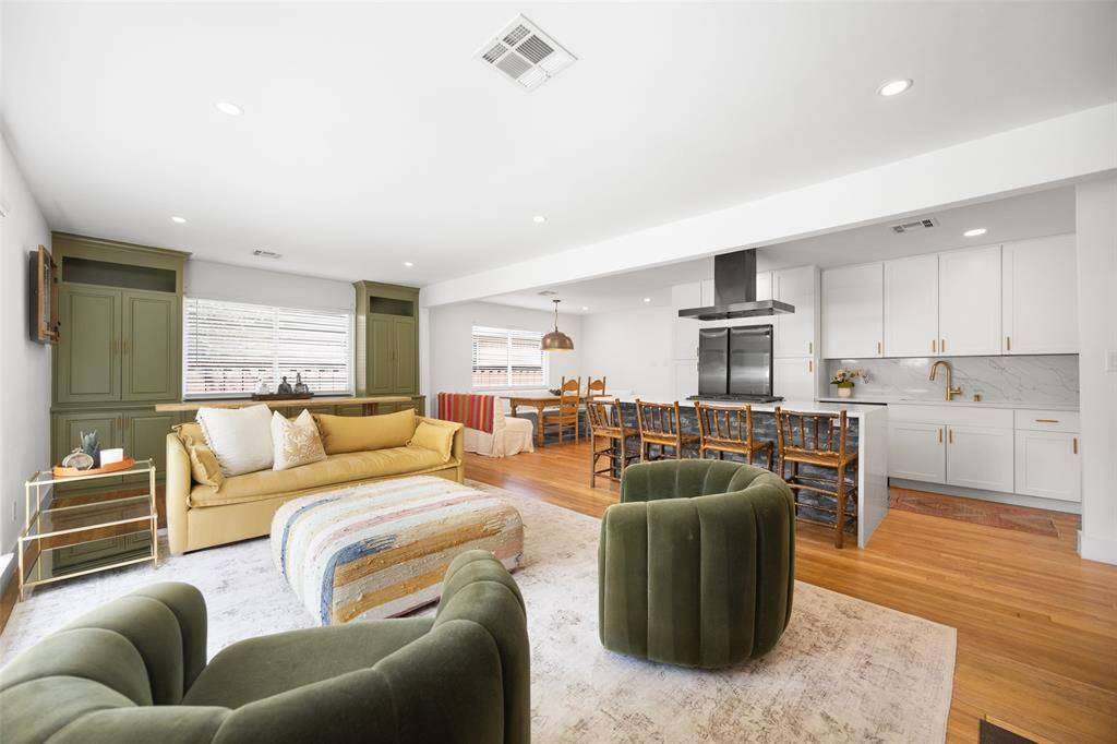 9017 Larchwood Drive, Dallas, TX 75238