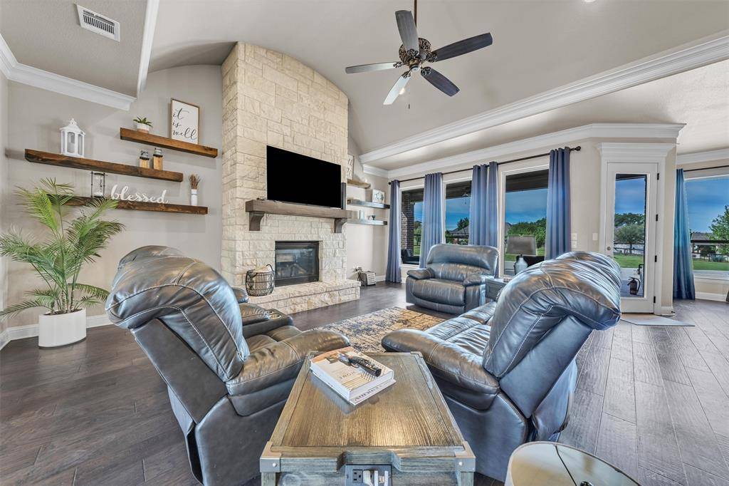 209 Martin Drive, Granbury, TX 76049