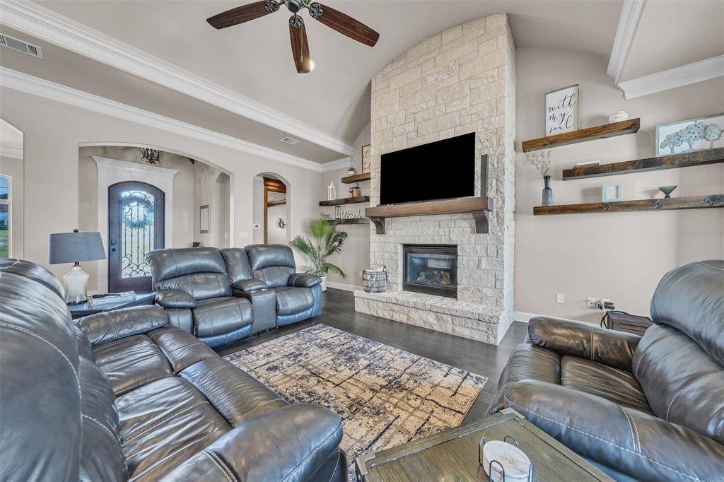 209 Martin Drive, Granbury, TX 76049