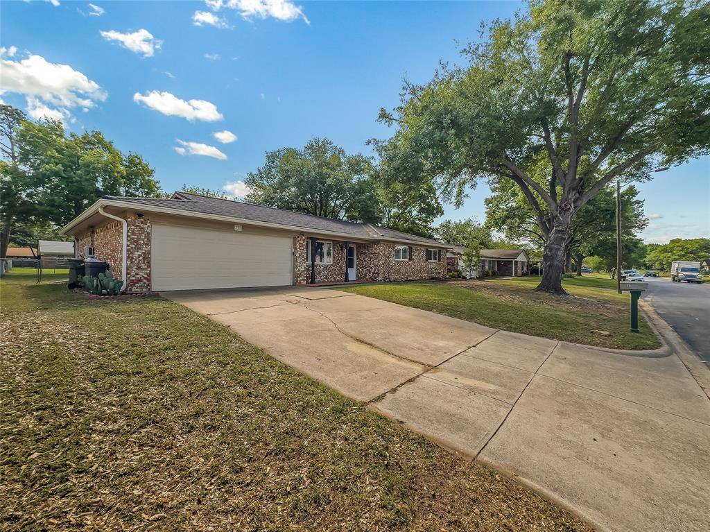 220 Cooper Drive, Hurst, TX 76053