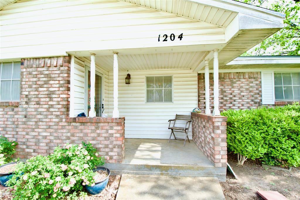 1204 W 21st Street, Clifton, TX 76634