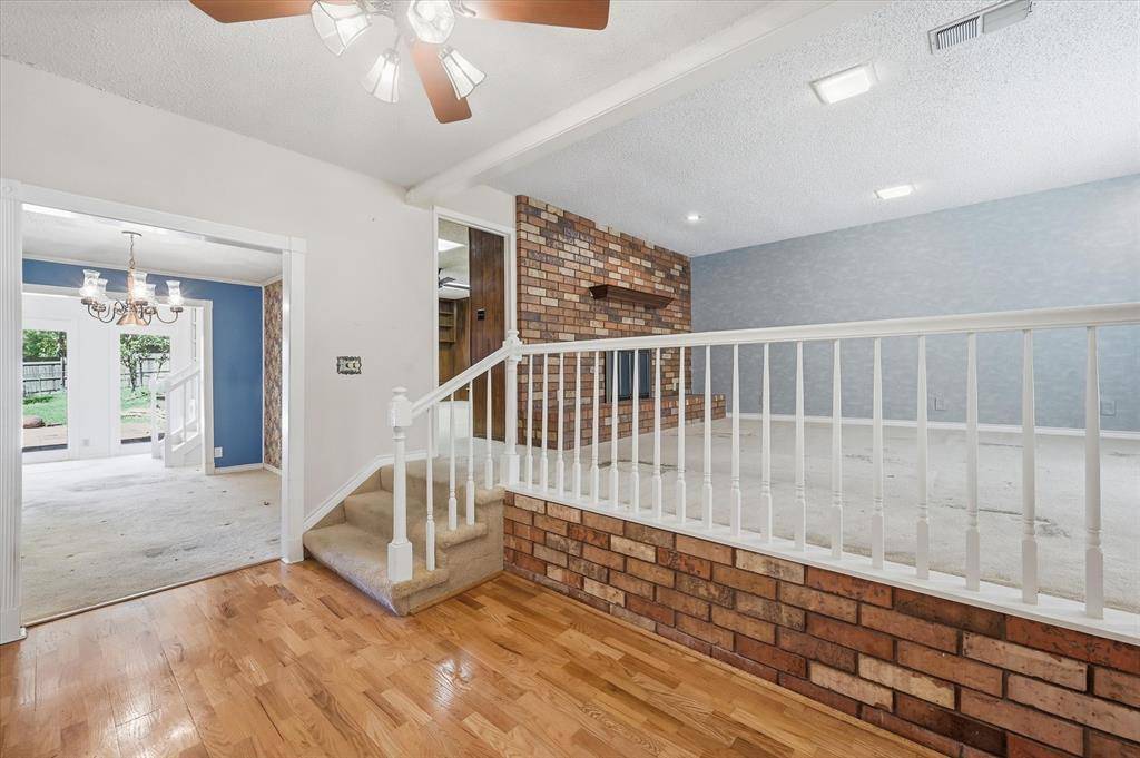 1509 Schumac Lane, Bedford, TX 76022