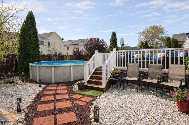 6 Ives Ct, Monroe Twp., NJ 08831