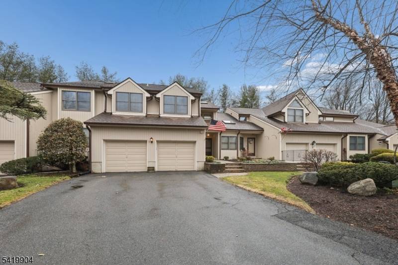 7 Valen Ct, Franklin Lakes Boro, NJ 07417