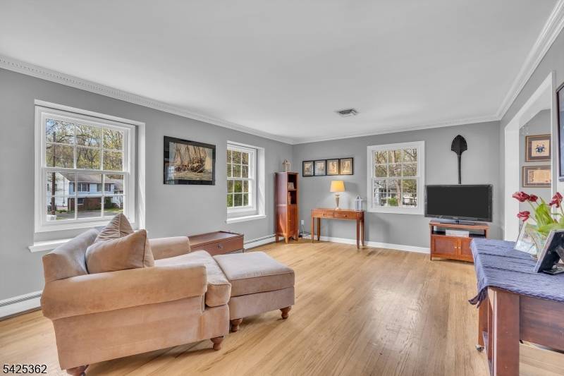 102 Hillcrest Dr, Wayne Twp., NJ 07470