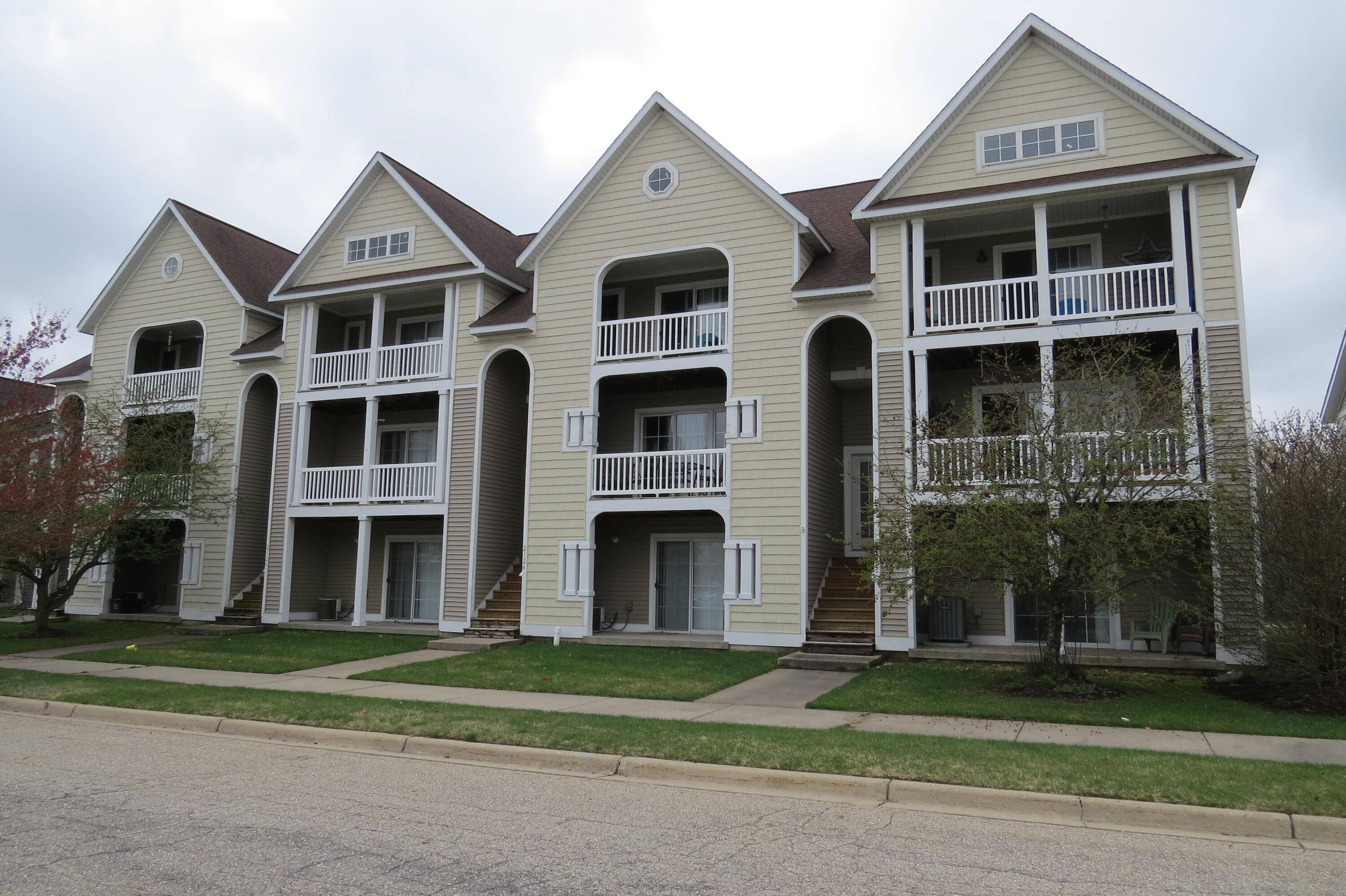 2122 Sherwood AVE, Holland City, MI 49423