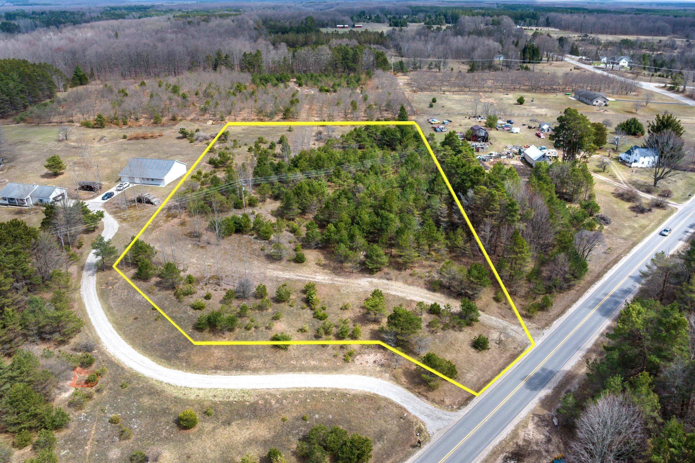 000 Case RD, Benzonia Twp, MI 46917