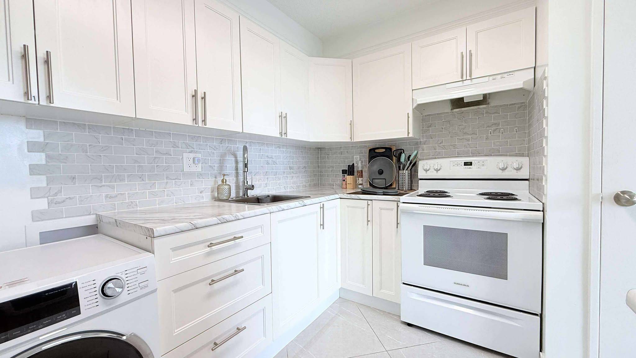 4645 Jane ST #909, Toronto W05, ON M3N 2K9