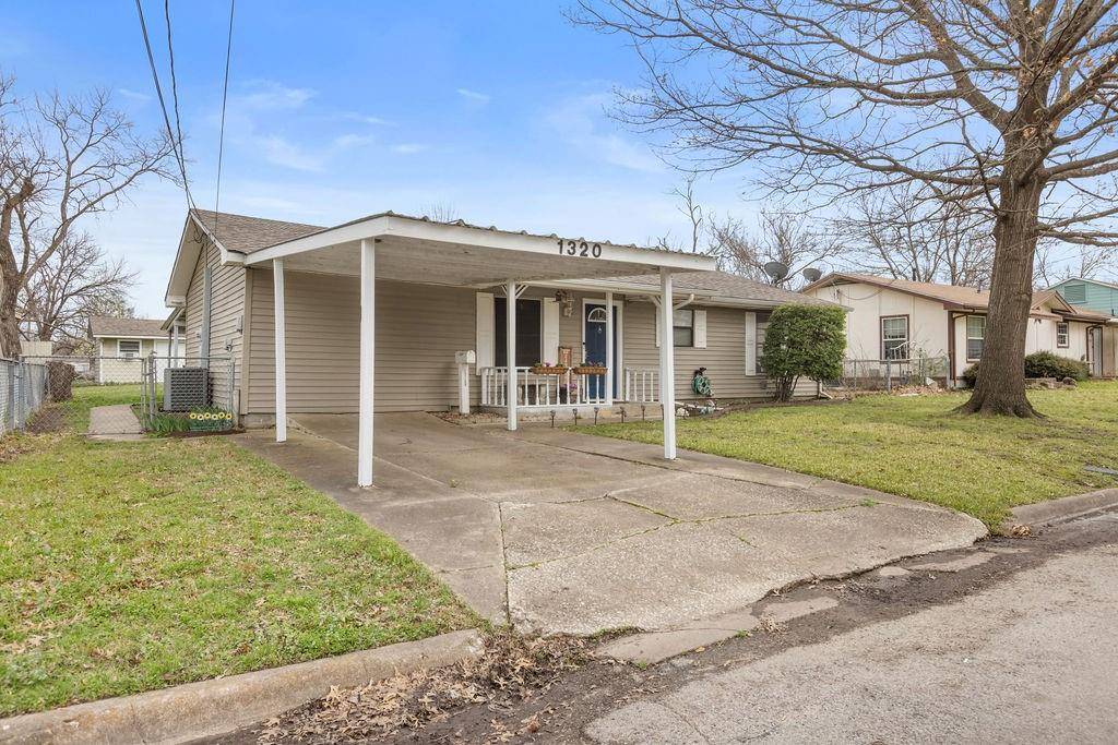 1320 Elm Street, Bonham, TX 75418