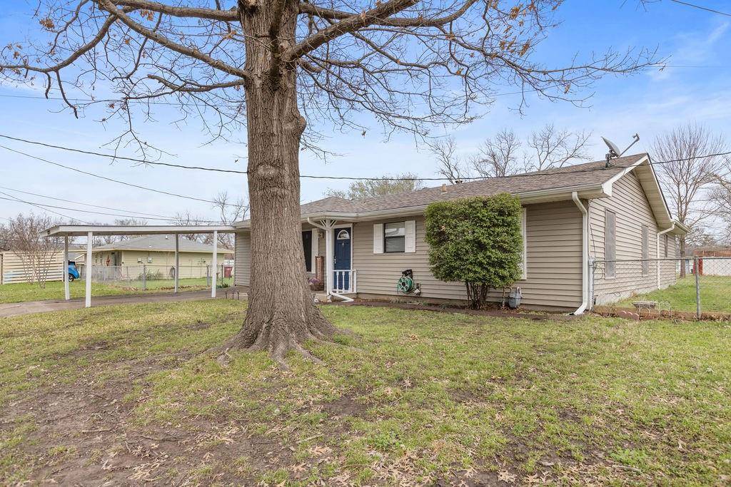 1320 Elm Street, Bonham, TX 75418