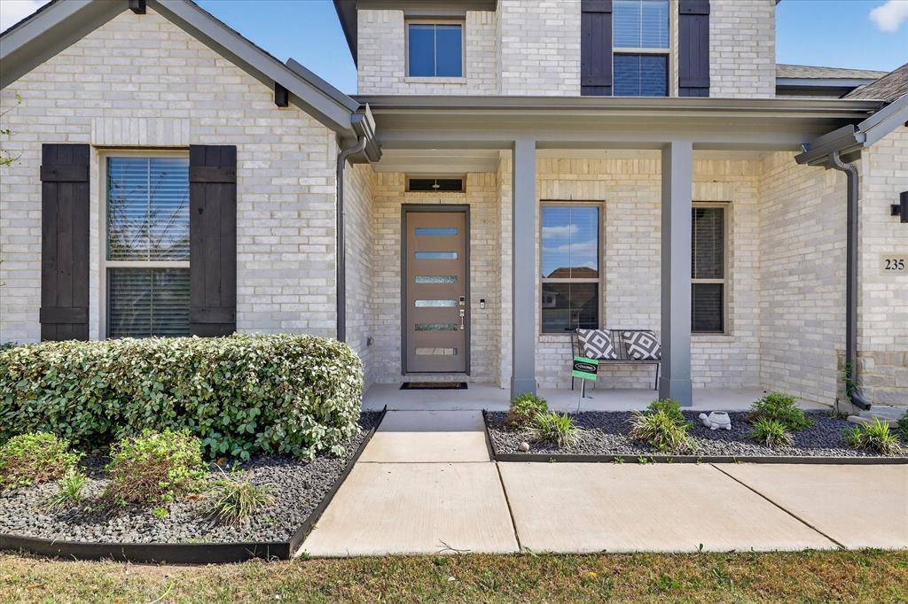 235 Half Moon Drive, Waxahachie, TX 75165