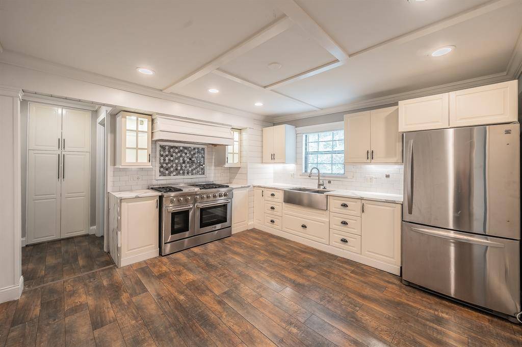 1015 Epenard Street, Dallas, TX 75211