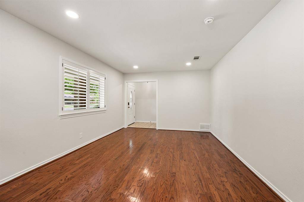 2 Lincolnshire Circle, Bedford, TX 76021