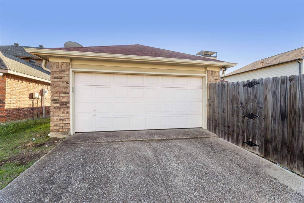 1813 Frosted Hill Drive, Carrollton, TX 75010