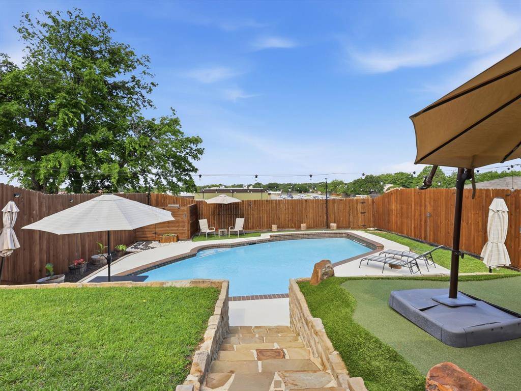 3109 Emerald Street, Bedford, TX 76021