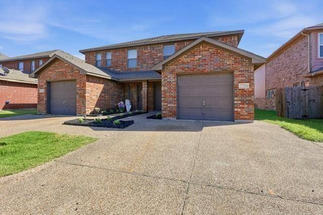 2320 Bloomfield Drive, Arlington, TX 76012
