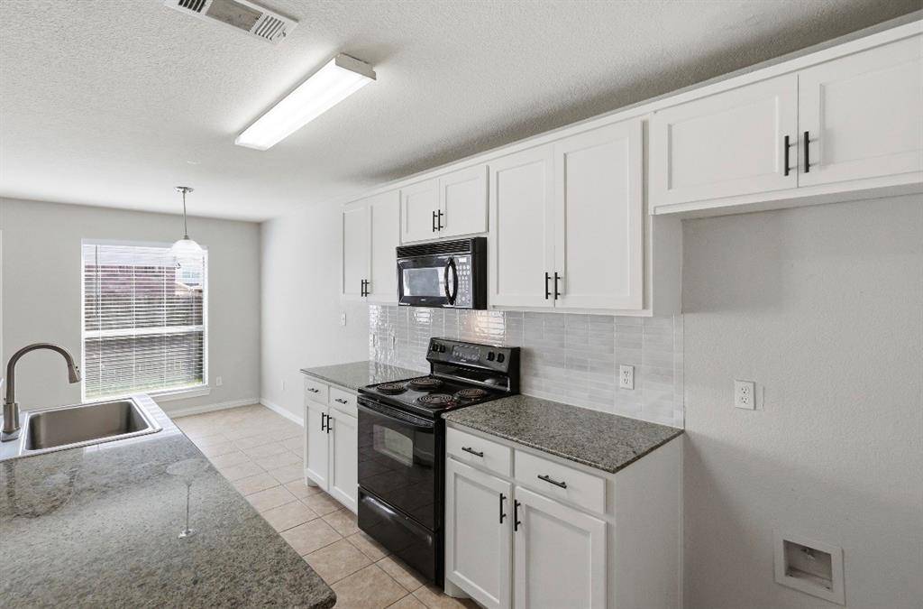 2320 Bloomfield Drive, Arlington, TX 76012