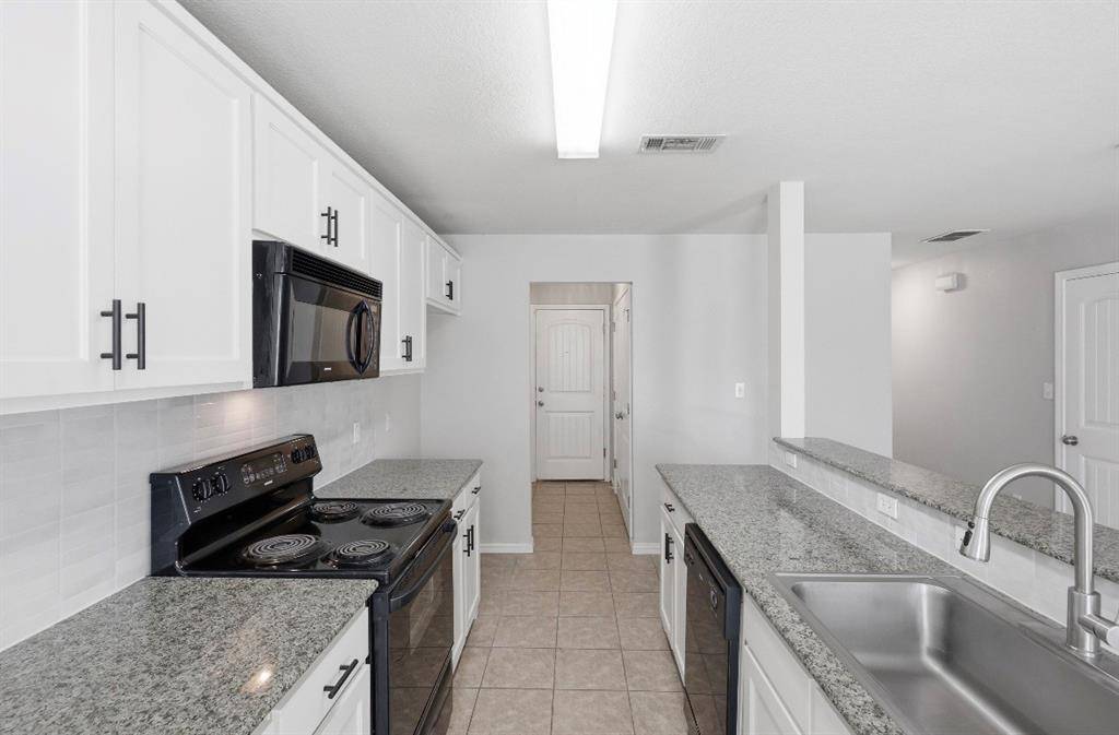 2320 Bloomfield Drive, Arlington, TX 76012